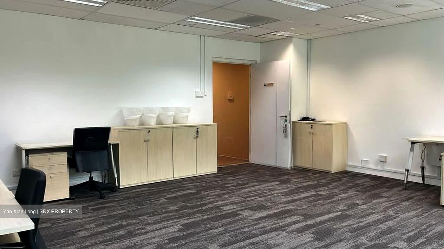 Rochester Mall (D5), Office #558750311